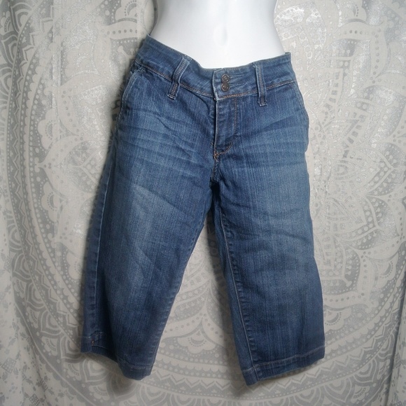 Old Navy Pants - Old Navy Ultra Blue Capri Jean 6